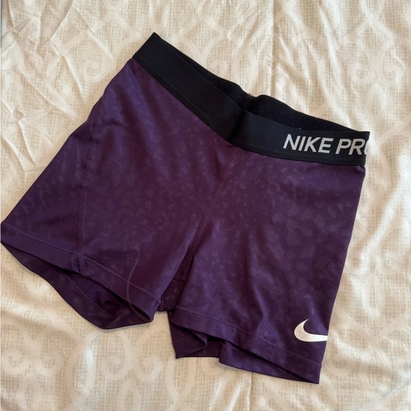 Purple cheetah print Nike pros - Picture 1 of 3